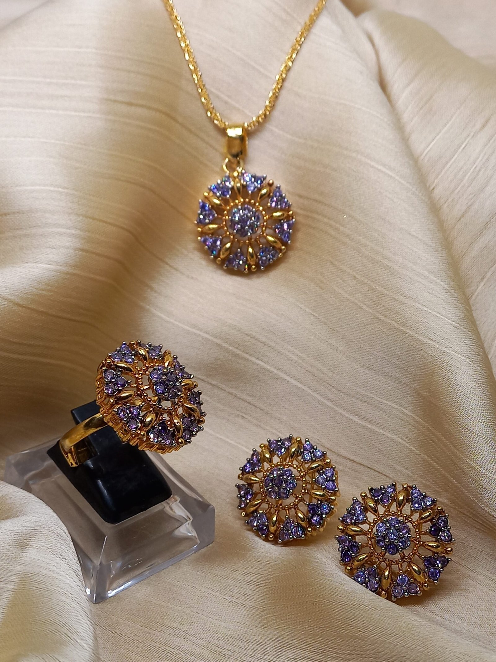 4 Colors | Locket set in Diamond Cut & Zircons | 22K Gold Plated (05 years. Warranty) | GJM-26-03
