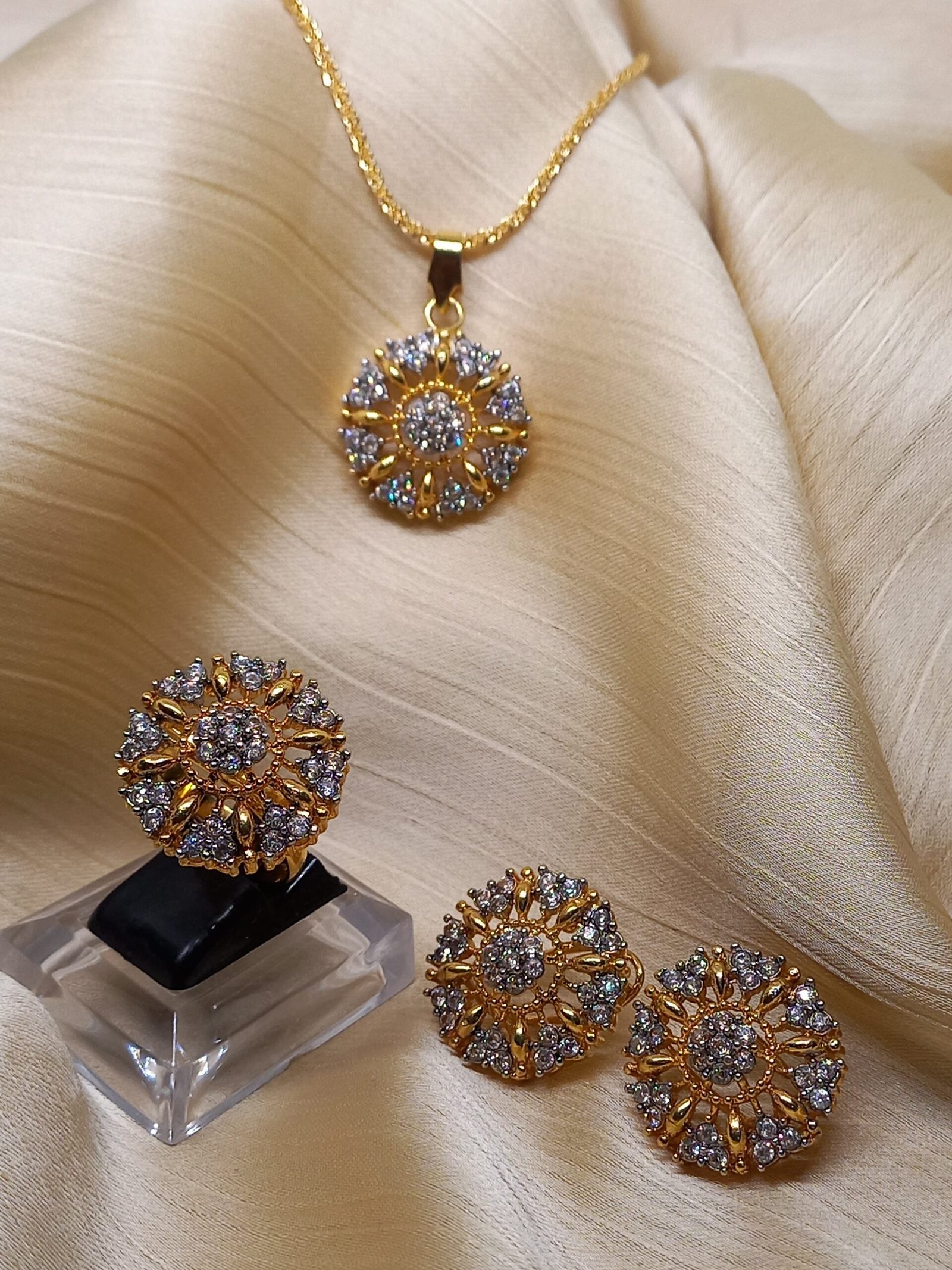 4 Colors | Locket set in Diamond Cut & Zircons | 22K Gold Plated (05 years. Warranty) | GJM-26-03
