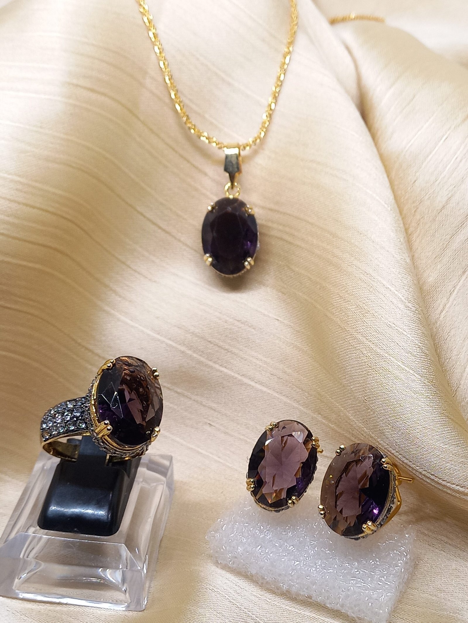 06 Colors | Locket set in Diamond Cut & Zircons | 22K Gold Plated (05 years. Warranty) | GJM-26-04