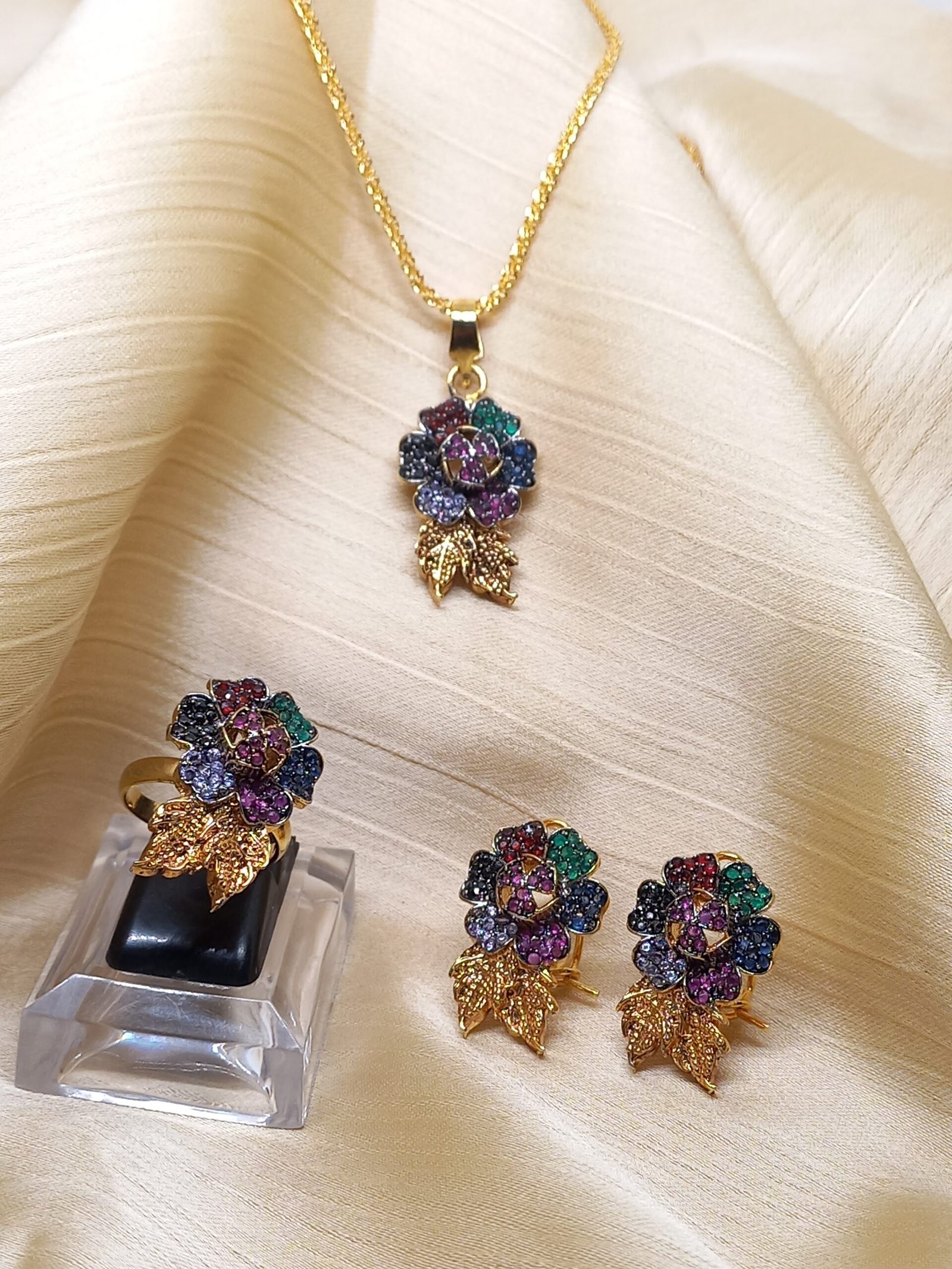 03 Colors | Locket set in Diamond Cut & Zircons | 22K Gold Plated (05 years. Warranty) | GJM-26-10