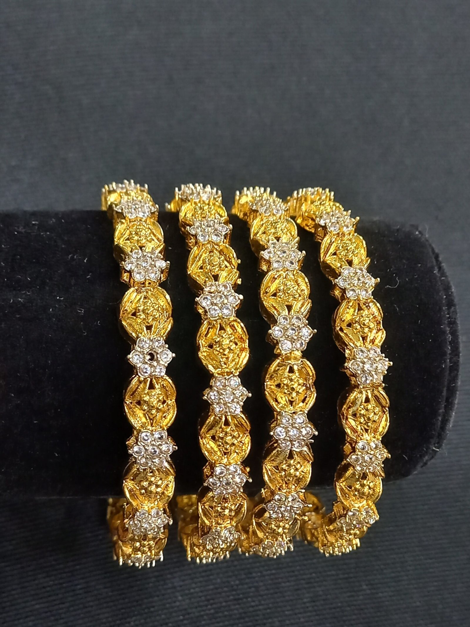 Kondani Kanggan Chori Set in Real Zircon (KNG-26-12)