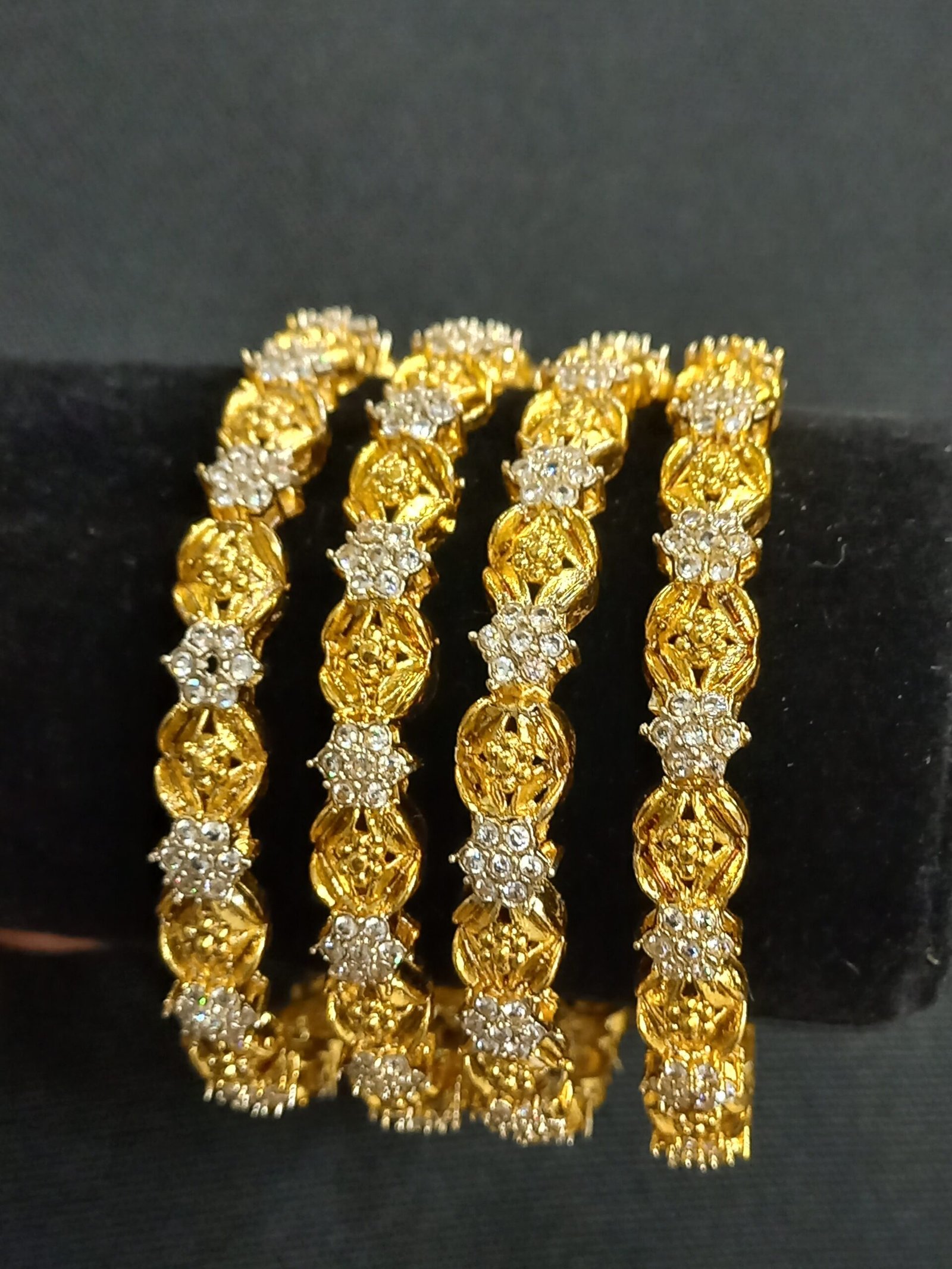 Kondani Kanggan Chori Set in Real Zircon (KNG-26-12)