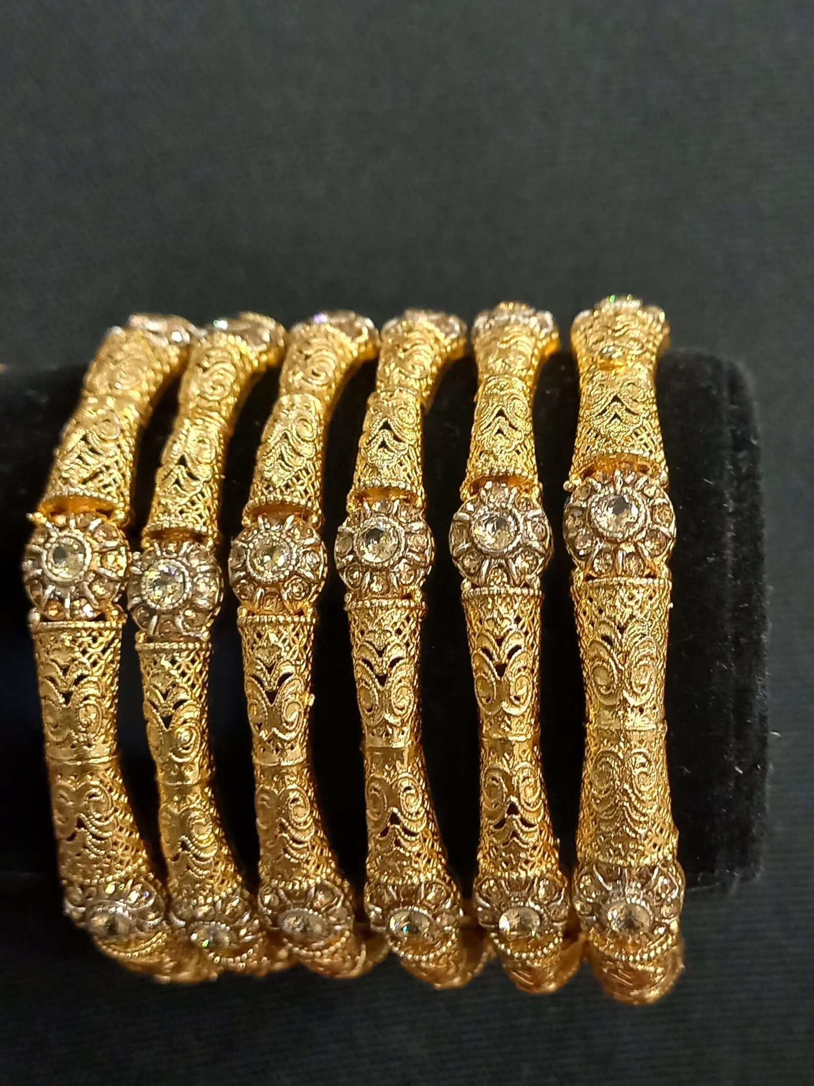 Kondani Kanggan Chori Set in Real Zircon (KNG-26-13)