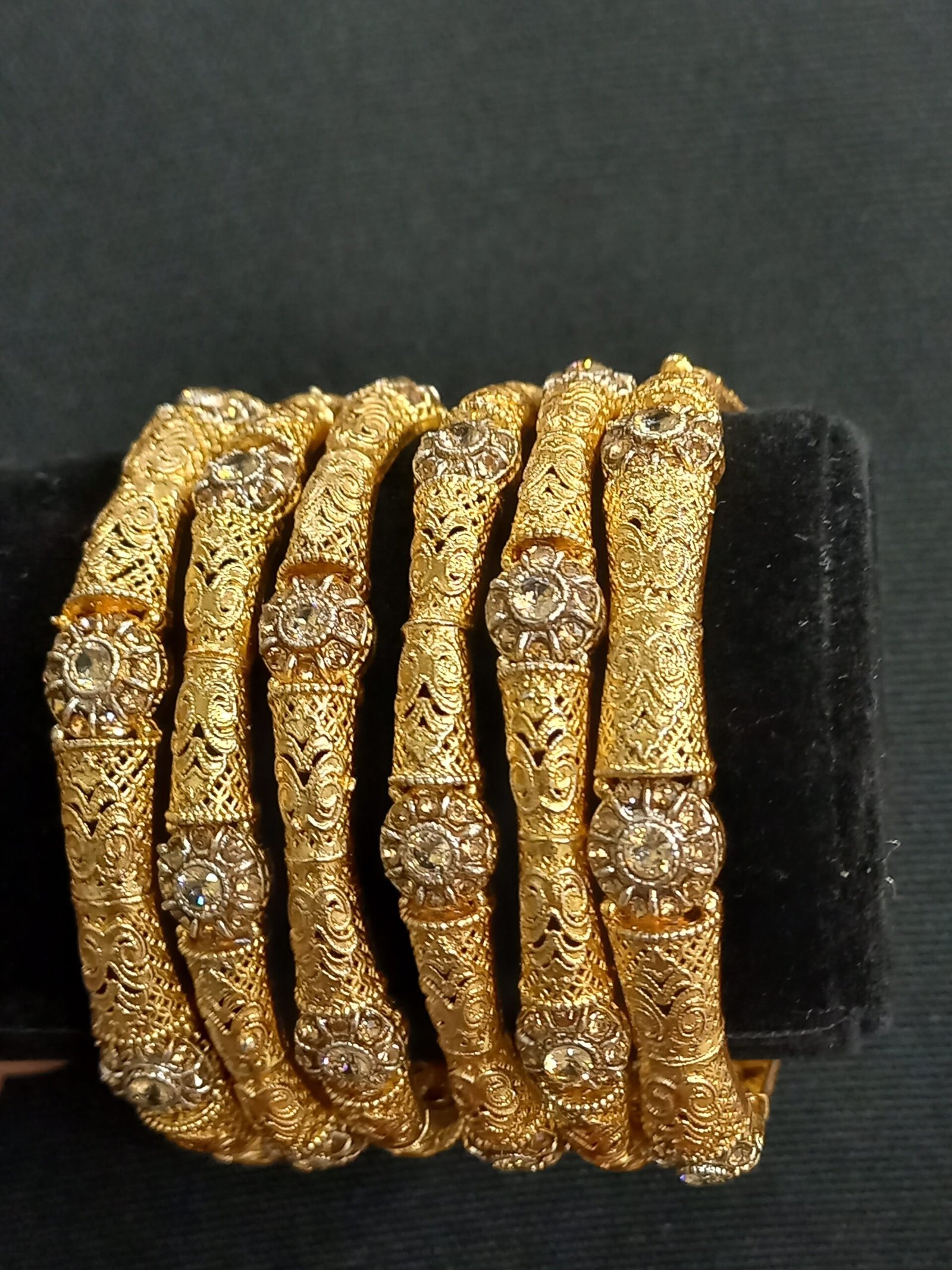 Kondani Kanggan Chori Set in Real Zircon (KNG-26-13)