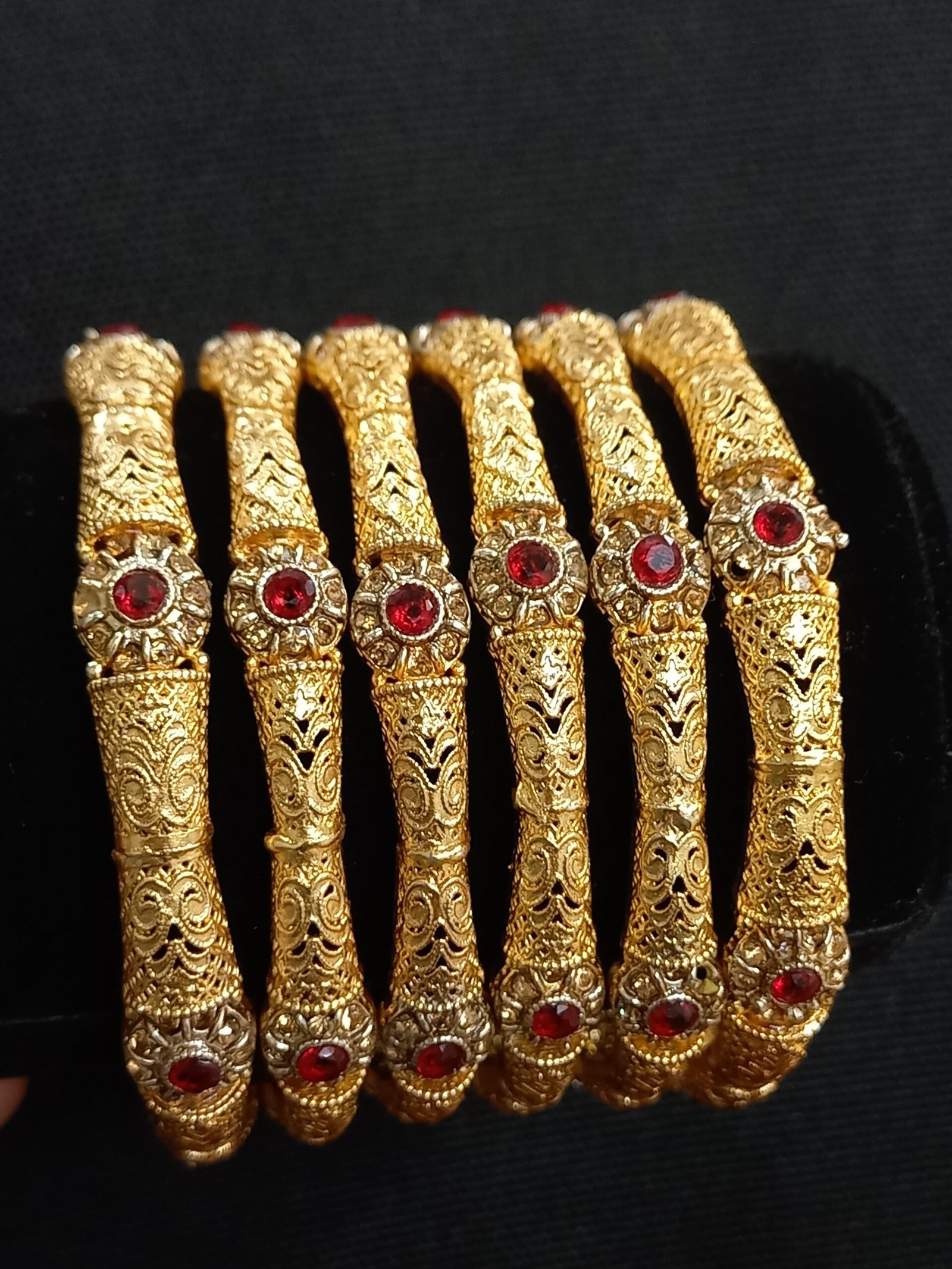 Kondani Kanggan Chori Set in Real Zircon (KNG-26-13)