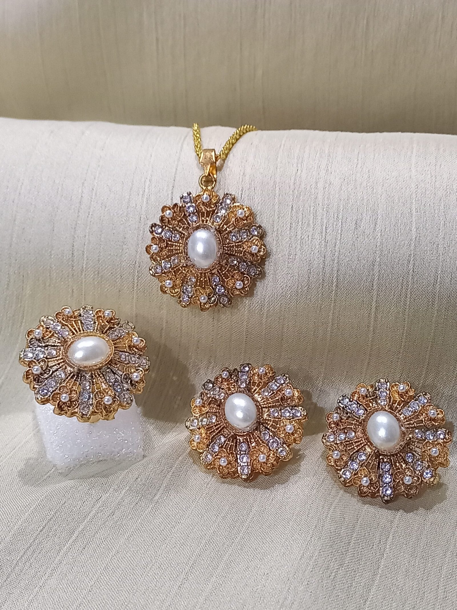 Locket Set Resin with Zircon (GJM-26-15)